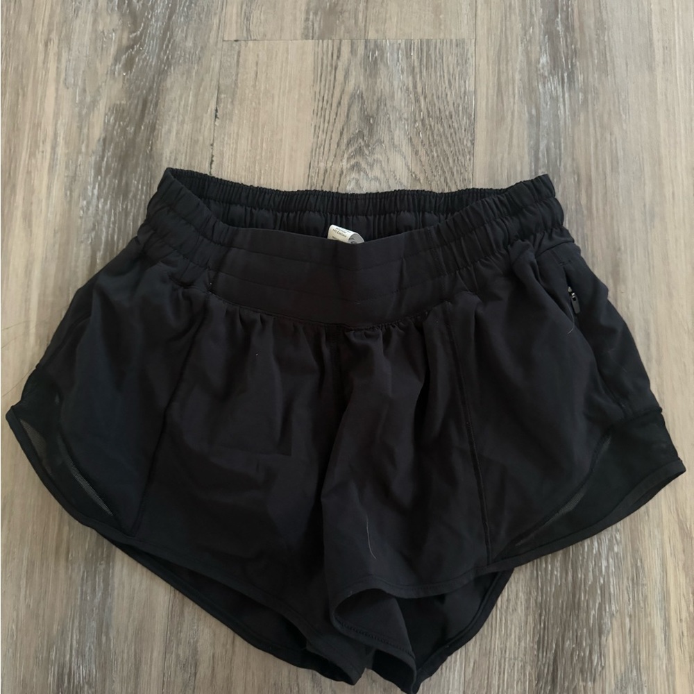 Lululemon Hotty Hot Shorts - Great Condition - 4 - 2.5 inch